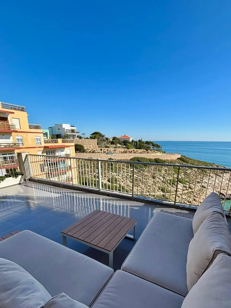 Terraza con vistas al mar en El Faro de Cullera