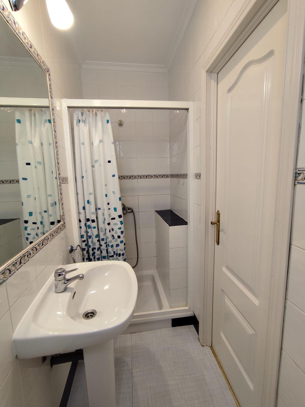 Baño secundario con ducha